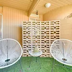 Modern Palm Desert Vacation Rental Near El Paseo!