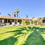 Modern Palm Desert Vacation Rental Near El Paseo!