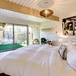 Modern Palm Desert Vacation Rental Near El Paseo!
