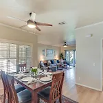 Palm Desert Condo With Patio And Community Perks!