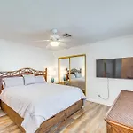 Palm Desert Home With Pool Access - Near Golfing!