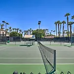 Palm Desert Townhome With Pool Access And Golf Course!