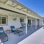 Pet-Friendly Palm Desert Gem With Golf Course View