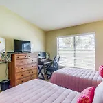 Palm Desert Rental With Community Pool Near Golf!
