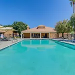 Palm Desert Rental With Community Pool Near Golf!