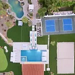 Jaguar Estate - Private Lush Estate With 2 Incredible Pools And Spas, Pickleball And Resort Style Yard