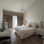 Palm Valley Country Club, Pickleball, Tennis, Gym, Clubhouse, Swimming Pools, Lux, Spac 2 Bdrms Den 2 Ba