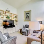4 Mi To Indian Wells Bright Palm Desert Townhome!