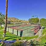Palm Desert Townhome With Mountain Views And Patio