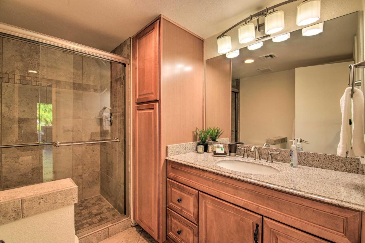 Updated Escape With Amenities! Palm Desert