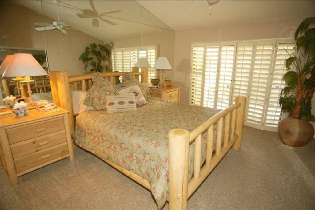 Villa Palm Valley Cc Platinum Member 1697 Sq Ft Golf Cart *