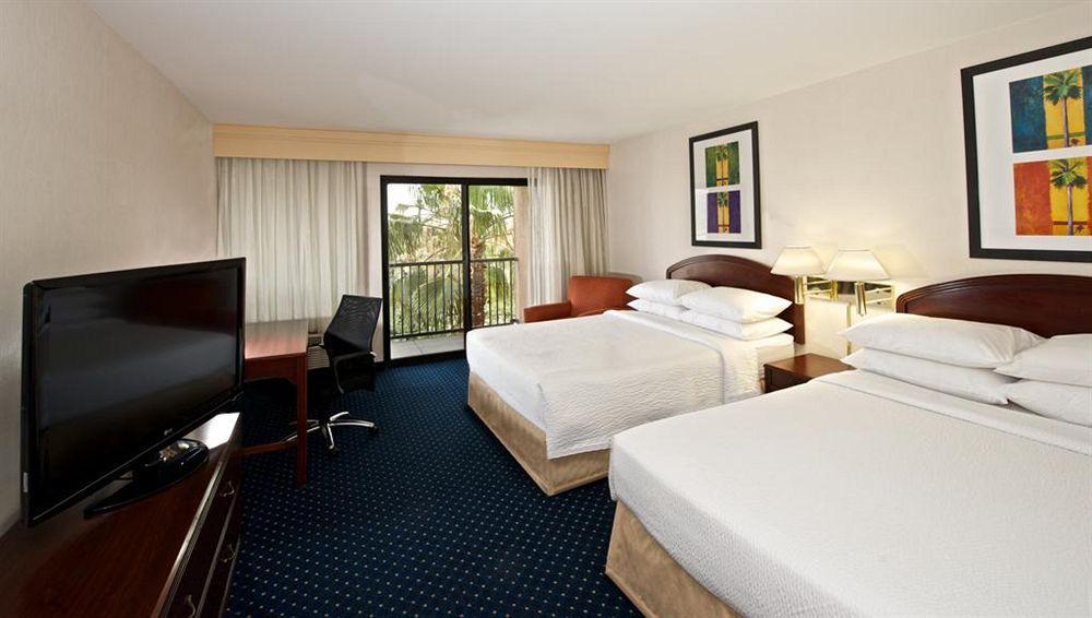 Courtyard Hotel 3*