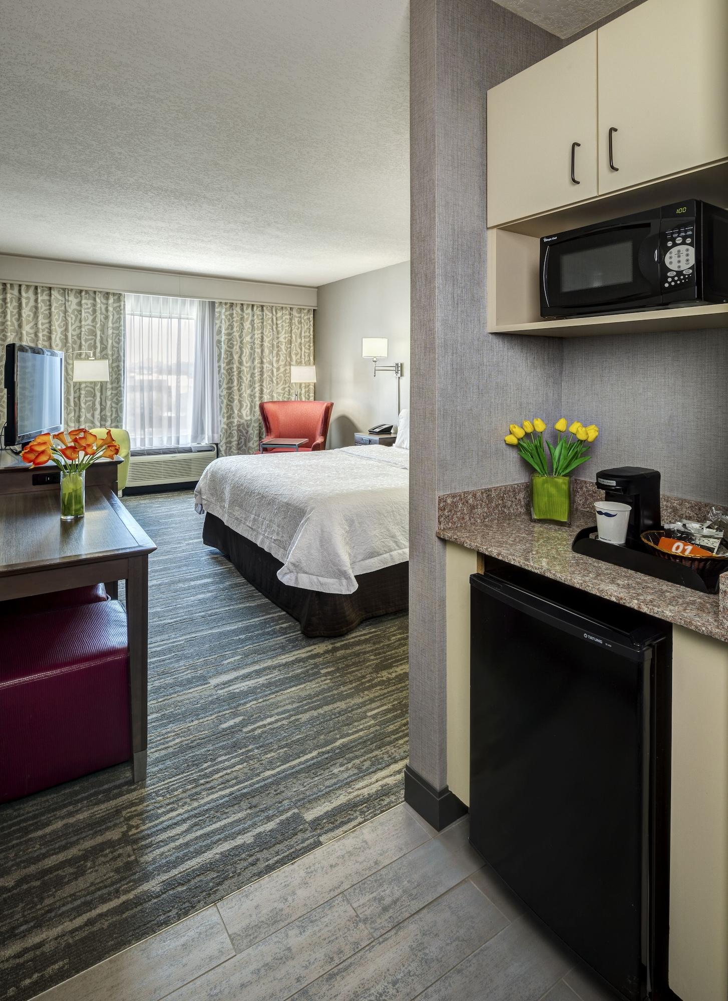 Hampton & Hotel