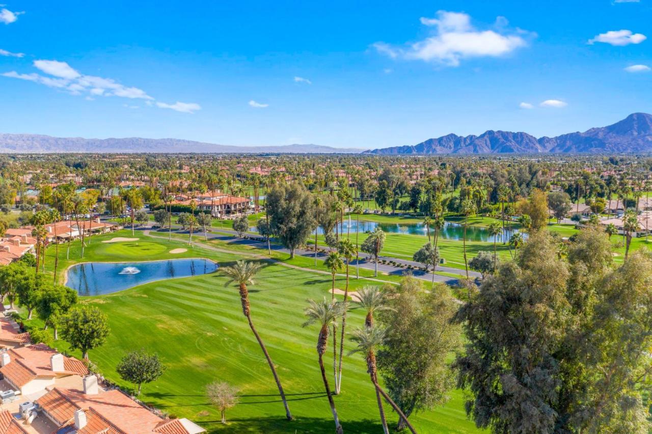 Spectacular With Private Golf Privileges Includes Golf Cart On Monterey Country Club !! Holiday home