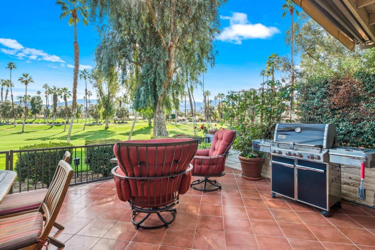 Spectacular With Private Golf Privileges Includes Golf Cart On Monterey Country Club !! Holiday home Palm Desert