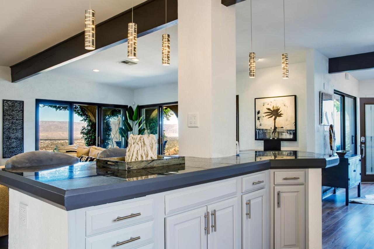 Cliff House - El Paseo Retreat With Amazing Views Of Lights Holiday home