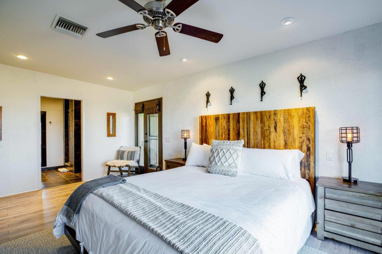 Cliff House - El Paseo Retreat With Amazing Views Of Lights Holiday home Palm Desert