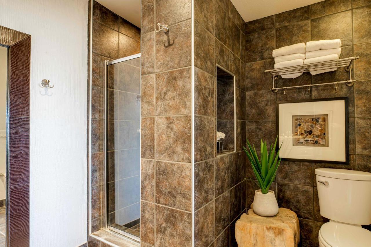 Cliff House - El Paseo Retreat With Amazing Views Of Lights