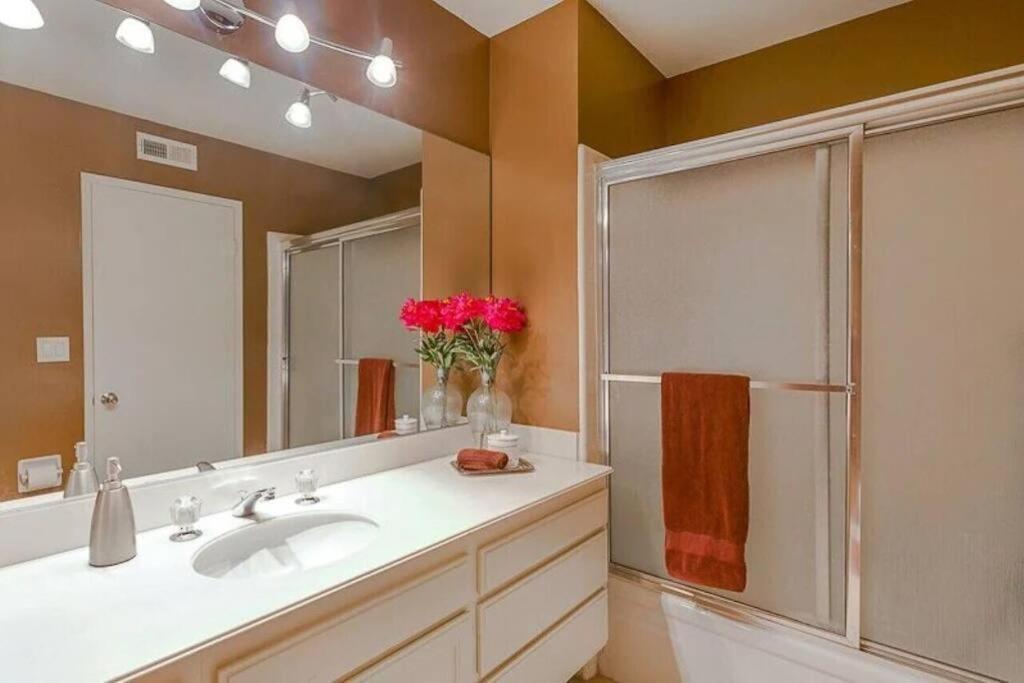 Private Country Club On Awesome Golf Course! * Palm Desert