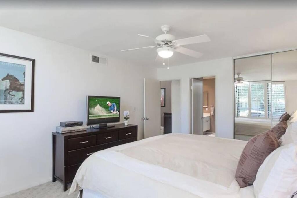 Private Country Club On Awesome Golf Course! Holiday home Palm Desert