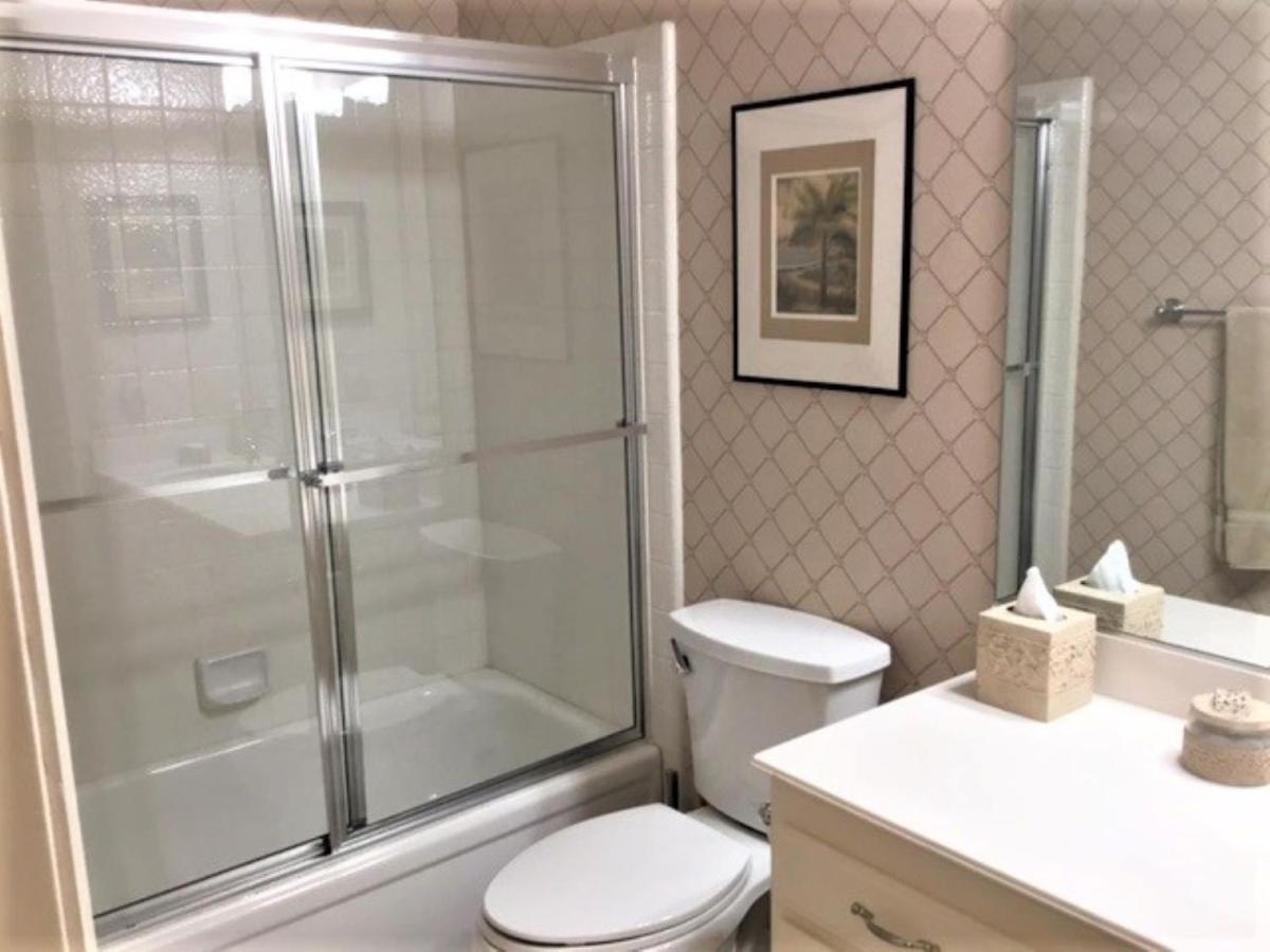 Monterey Country Club In Palm Desert! Holiday home Palm Desert
