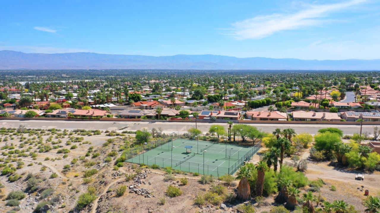 The Summit New Hilltop Estate With Sunset Views & Movie Theater Holiday home Palm Desert
