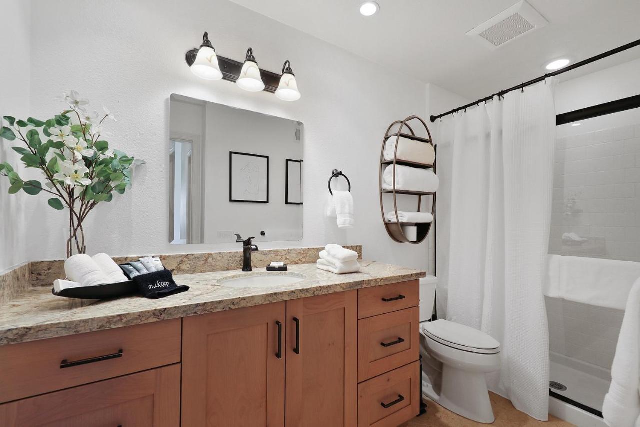 Palm Valley Full Access To Golf, Tennis, And Pickle Ball- Luxury 3 King Beds 3 Full Baths * Palm Desert