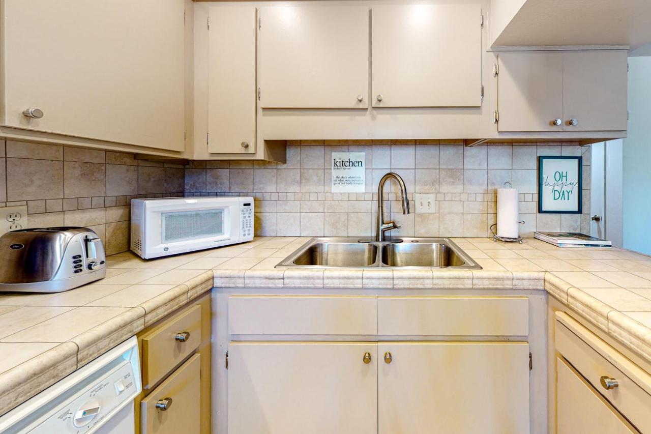 Apartment Tennis On El Paseo At Sandroc Permit# Str2023-0030 Palm Desert