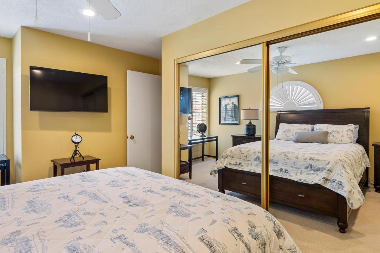 Paradise, Golf Course 2bed 2bath Apartment *