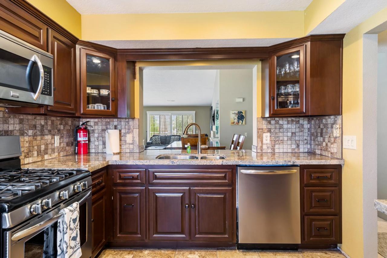Paradise, Golf Course 2bed 2bath Apartment Palm Desert