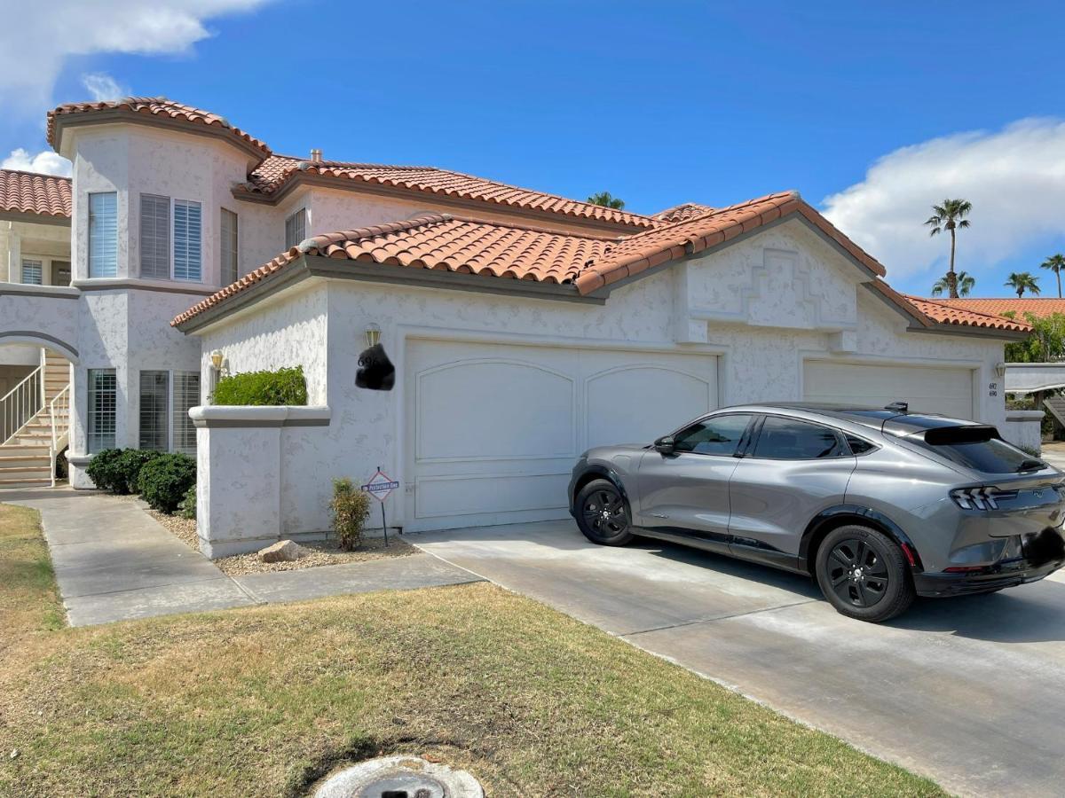Paradise, Golf Course 2bed 2bath Apartment Palm Desert