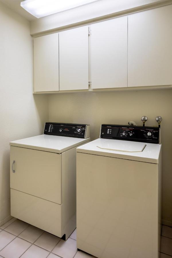 Paradise, Golf Course 2bed 2bath Apartment Palm Desert