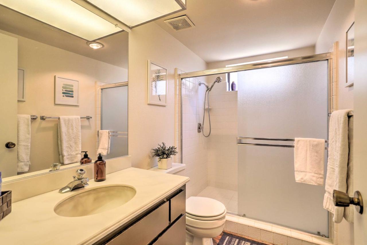With Grill And Amenities! Palm Desert
