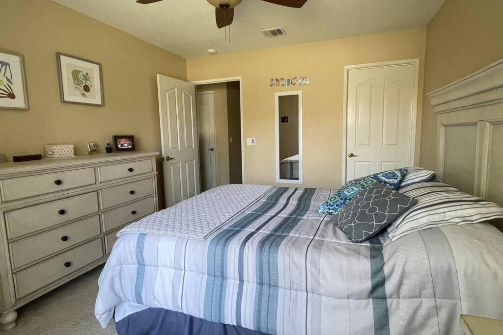 New Desert Oasis!! 3 Bedrooms, 1 Studio, 2 1/2 Bathrooms, Pool, And Gorgeous Backyard!! Holiday home Palm Desert