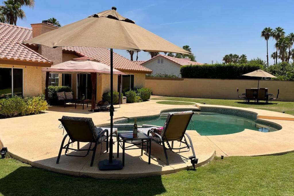 Holiday home New Desert Oasis!! 3 Bedrooms, 1 Studio, 2 1/2 Bathrooms, Pool, And Gorgeous Backyard!!