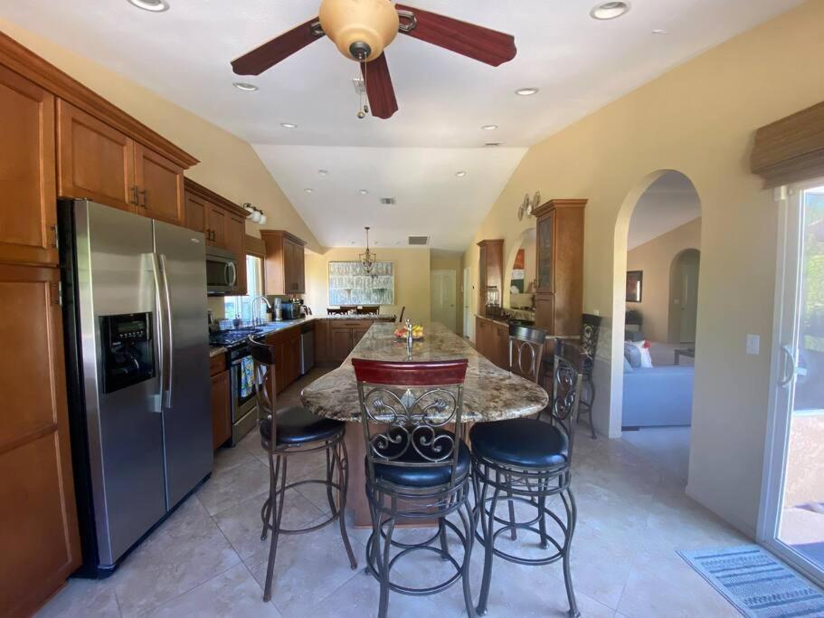 New Desert Oasis!! 3 Bedrooms, 1 Studio, 2 1/2 Bathrooms, Pool, And Gorgeous Backyard!! Holiday home Palm Desert