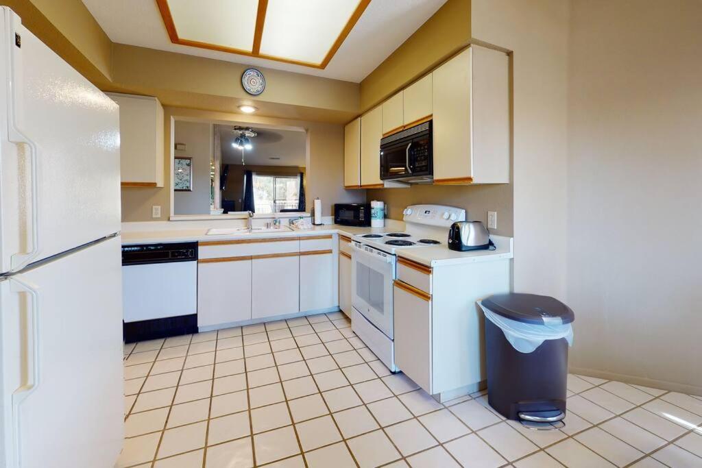 Df202 Airy 2 Bedroom Overlooking The Pool Holiday home Palm Desert