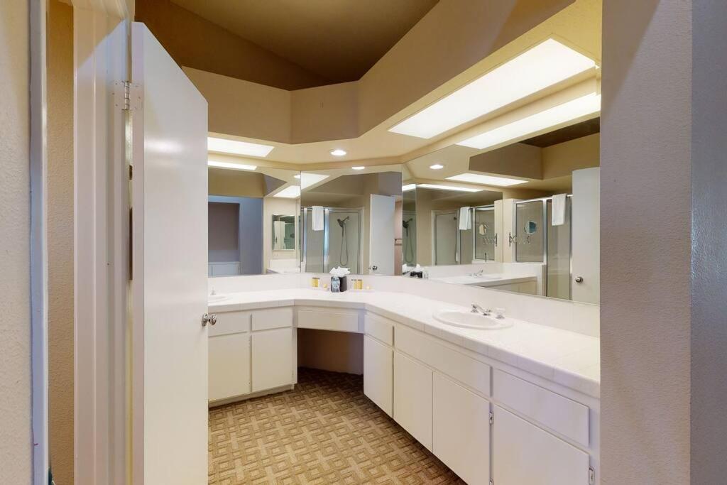 Df202 Airy 2 Bedroom Overlooking The Pool