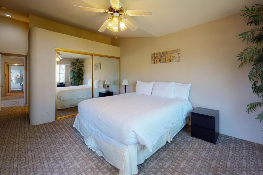 Df202 Airy 2 Bedroom Overlooking The Pool Holiday home Palm Desert