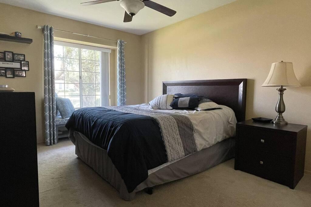 New Desert Oasis!! 3 Bedrooms, 1 Studio, 2 1/2 Bathrooms, Pool, And Gorgeous Backyard!! Holiday home Palm Desert