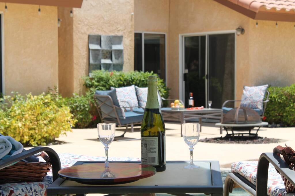 Holiday home New Desert Oasis!! 3 Bedrooms, 1 Studio, 2 1/2 Bathrooms, Pool, And Gorgeous Backyard!! Palm Desert