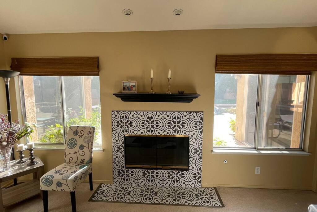 Holiday home New Desert Oasis!! 3 Bedrooms, 1 Studio, 2 1/2 Bathrooms, Pool, And Gorgeous Backyard!! Palm Desert