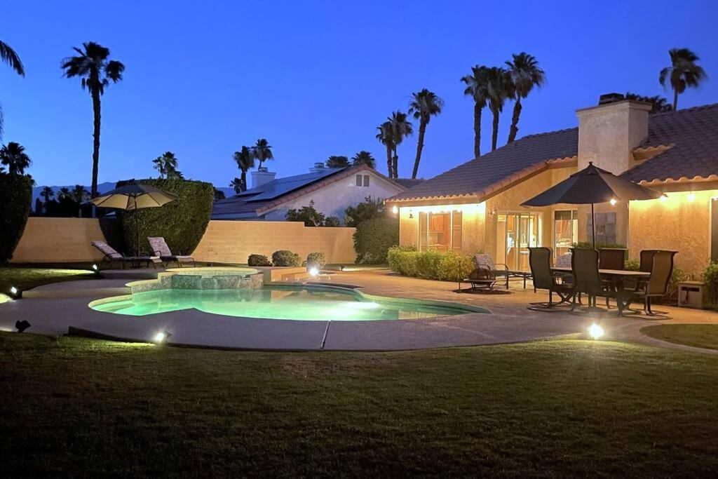 Holiday home New Desert Oasis!! 3 Bedrooms, 1 Studio, 2 1/2 Bathrooms, Pool, And Gorgeous Backyard!!