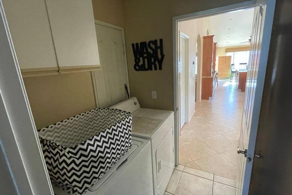 Holiday home New Desert Oasis!! 3 Bedrooms, 1 Studio, 2 1/2 Bathrooms, Pool, And Gorgeous Backyard!! Palm Desert