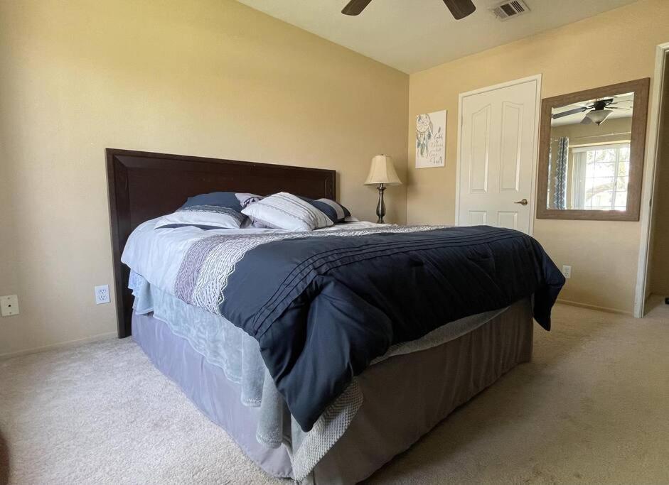 Holiday home New Desert Oasis!! 3 Bedrooms, 1 Studio, 2 1/2 Bathrooms, Pool, And Gorgeous Backyard!!