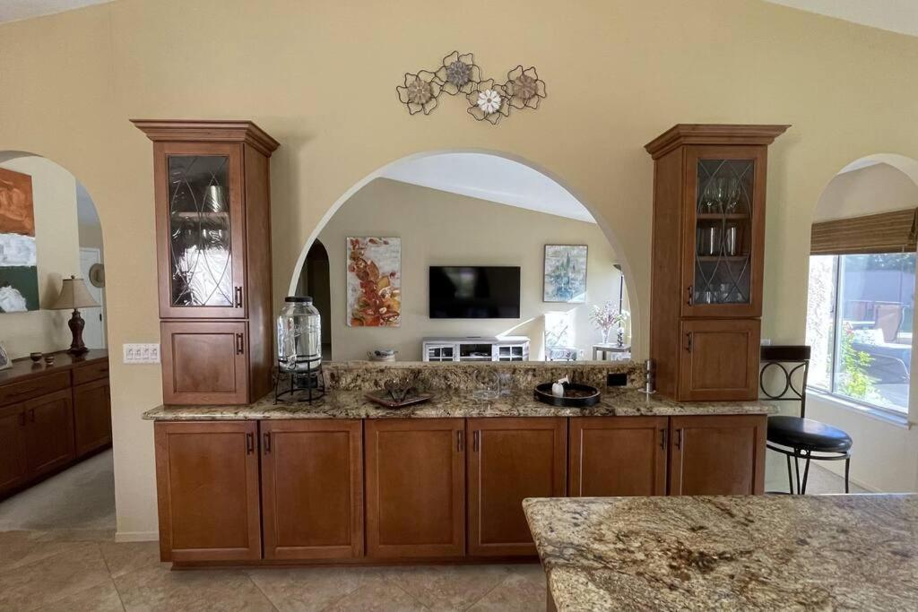 Holiday home New Desert Oasis!! 3 Bedrooms, 1 Studio, 2 1/2 Bathrooms, Pool, And Gorgeous Backyard!!