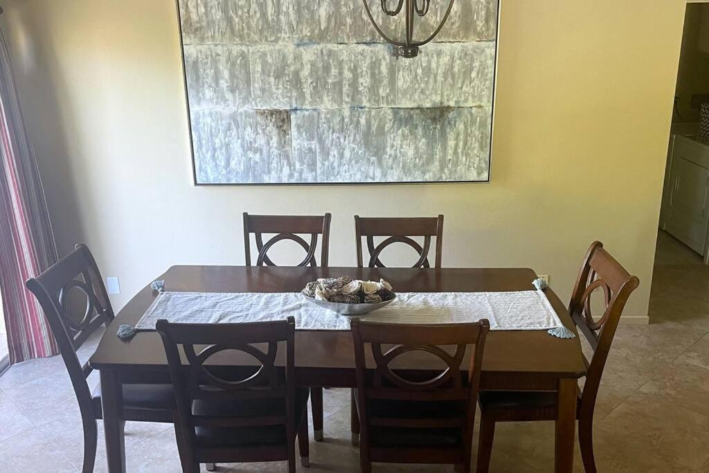 Holiday home New Desert Oasis!! 3 Bedrooms, 1 Studio, 2 1/2 Bathrooms, Pool, And Gorgeous Backyard!! Palm Desert