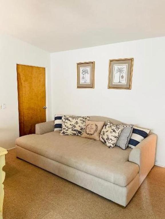 Spectacular Luxury 3000 Square Ft House On 1/3 Of Acre