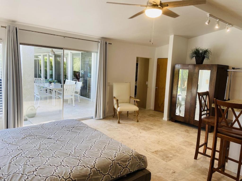 Spectacular Luxury 3000 Square Ft House On 1/3 Of Acre *