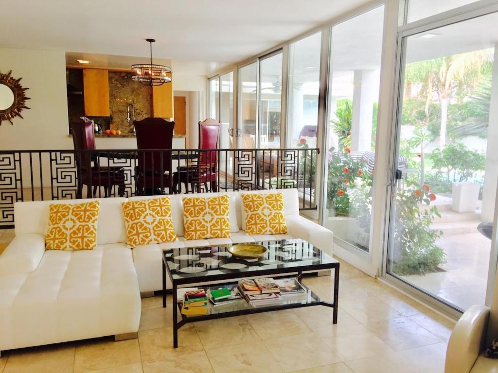 Spectacular Luxury 3000 Square Ft House On 1/3 Of Acre Palm Desert